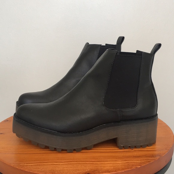 chelsea boots gum sole